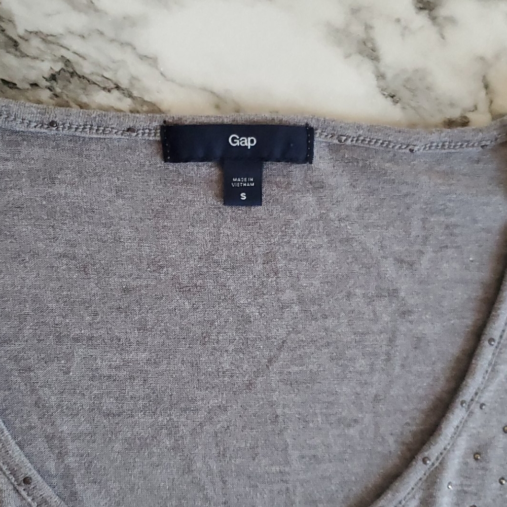 Gap Tee Size Small - image 3